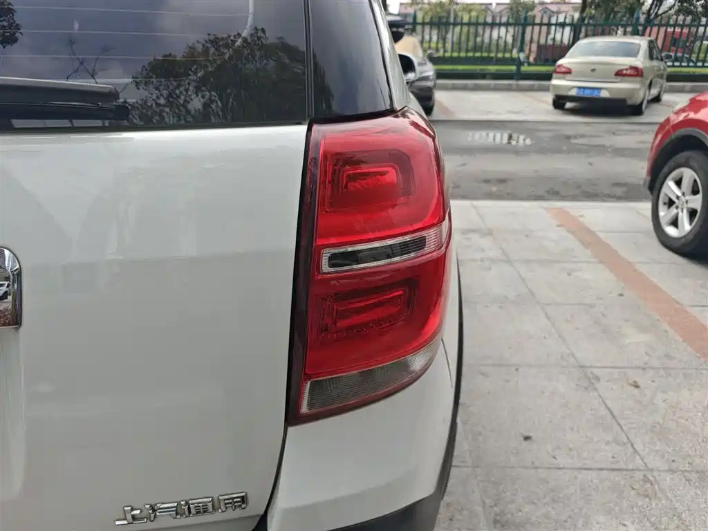Chevrolet Captiva 2017 2.4L 2WD Luxury Edition 7-Seater фото 7