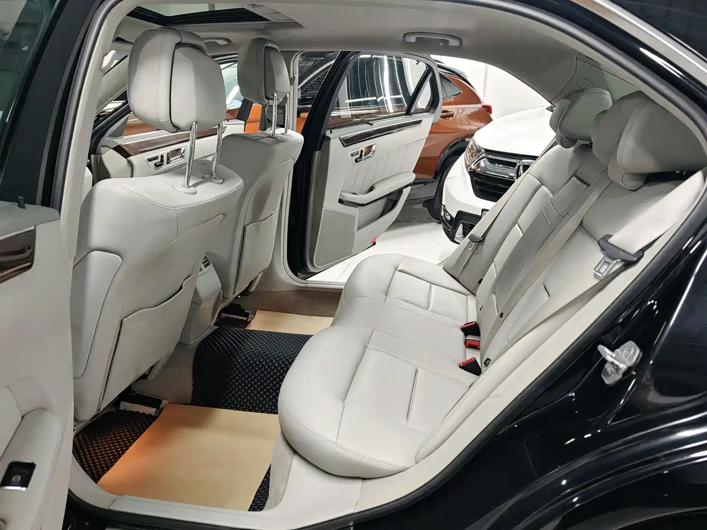 Mercedes-Benz E-Class 2011 E 200 L CGI Elegance фото 6