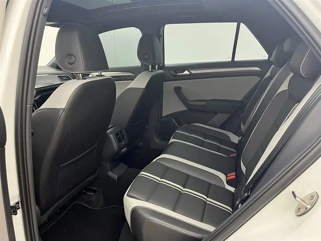 Volkswagen T-ROC 2023 300TSI DSG 2WD Dawn Edition фото 7