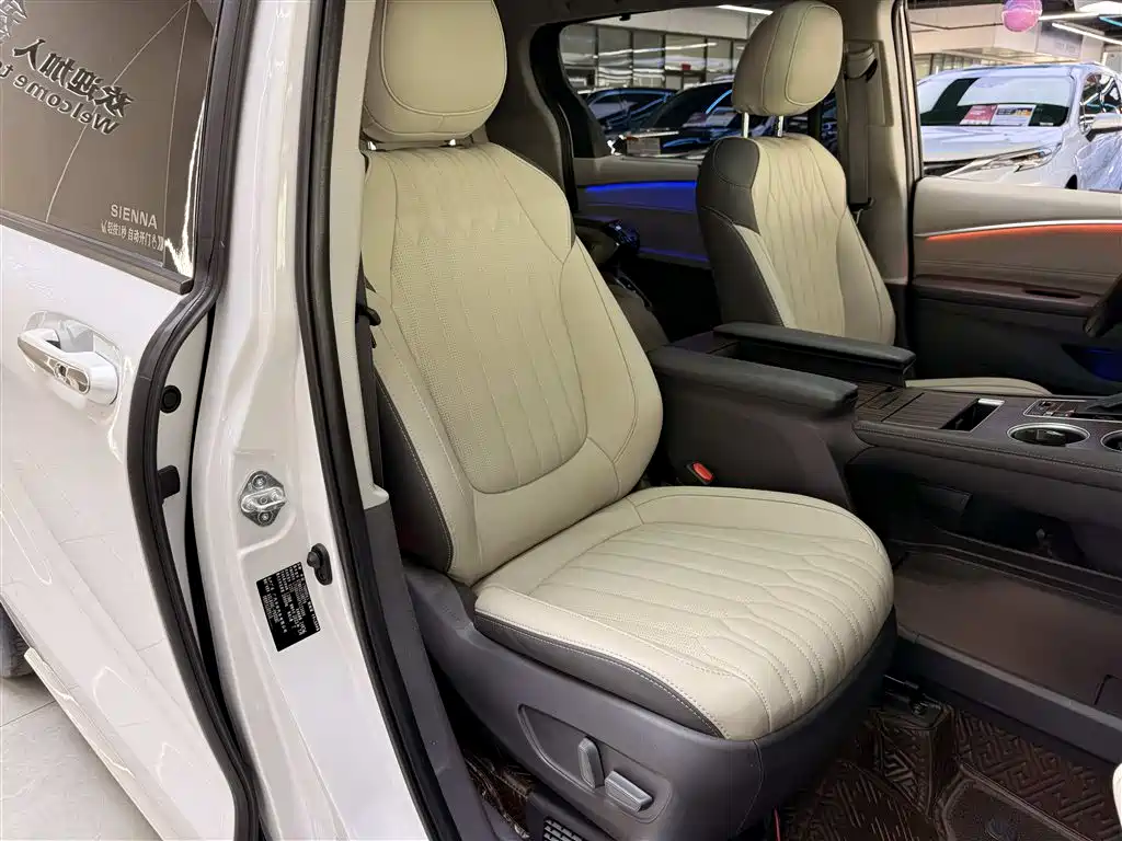 Toyota Sienna 2023 2.5L Hybrid Comfort Edition фото 9