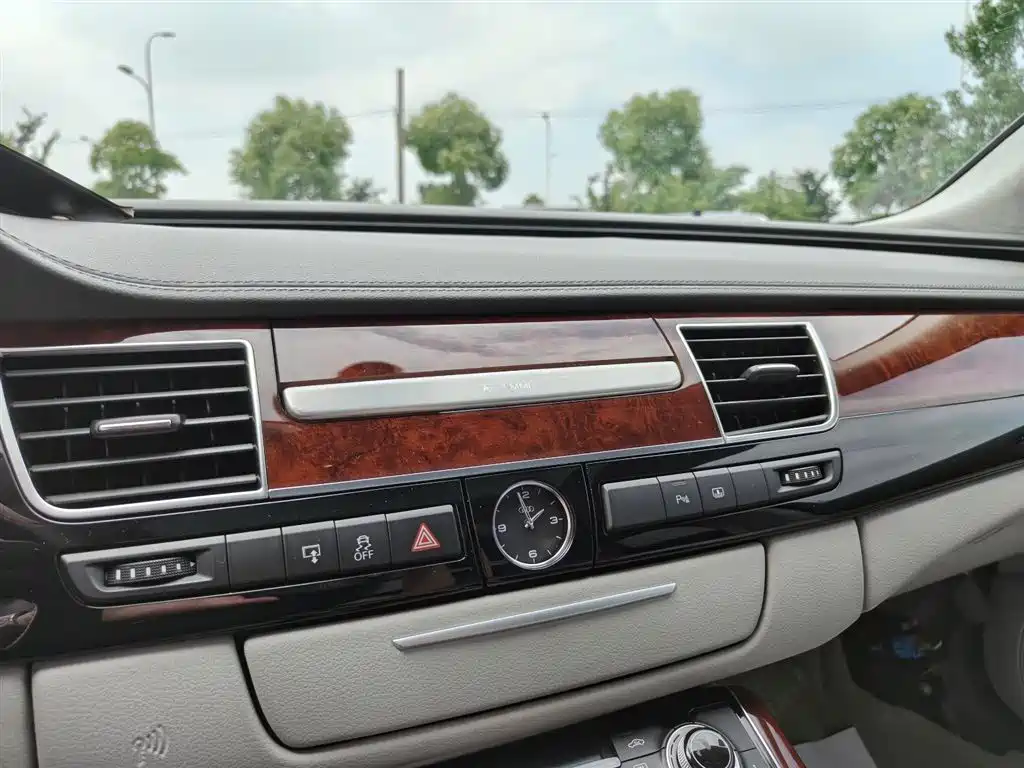 Audi A8 2011 A8L 3.0 TFSI quattro Comfort (245kW) фото 11