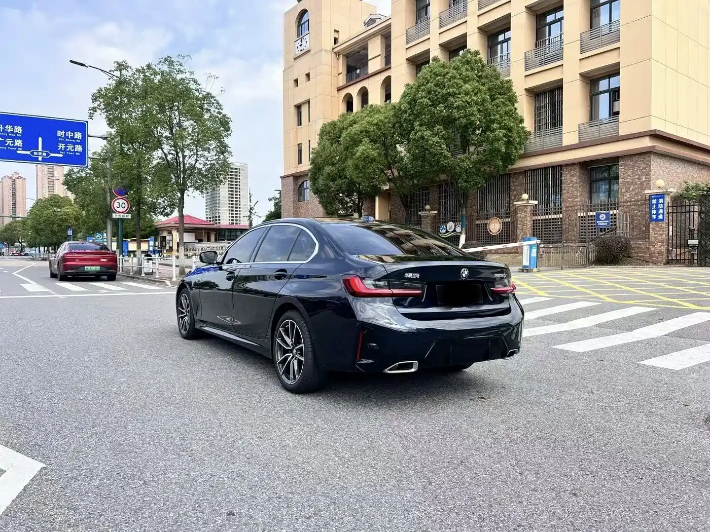 BMW 3 Series 2025 325Li M Sport Package фото 8