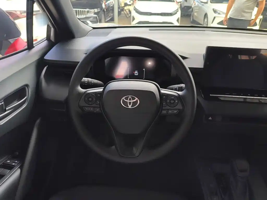 Photo 11 - Toyota Corolla Cross