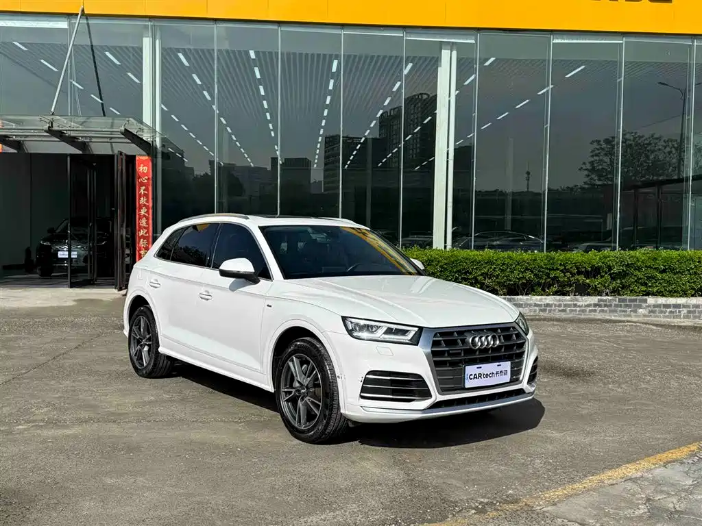Audi Q5L 2020 Facelift 40 TFSI Honor Fashion фото 3