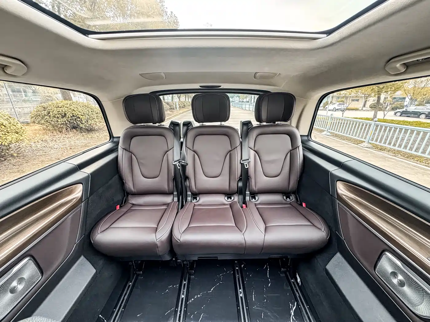 Mercedes-Benz V-Class 2022 V 260 L Long Wheelbase Luxury Edition фото 23