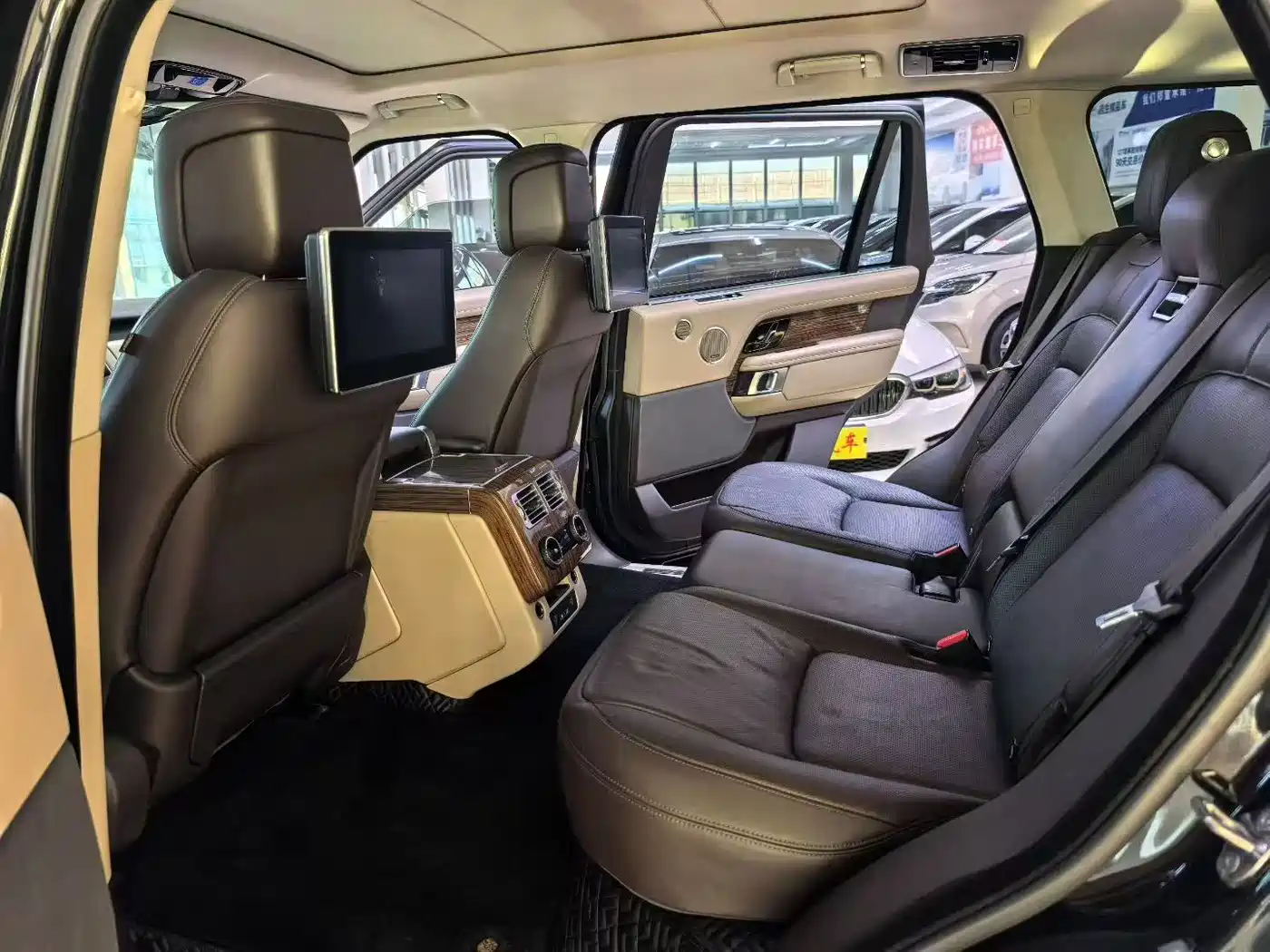 Land Rover Range Rover 2019 3.0 SC V6 Heritage Extended Edition фото 6