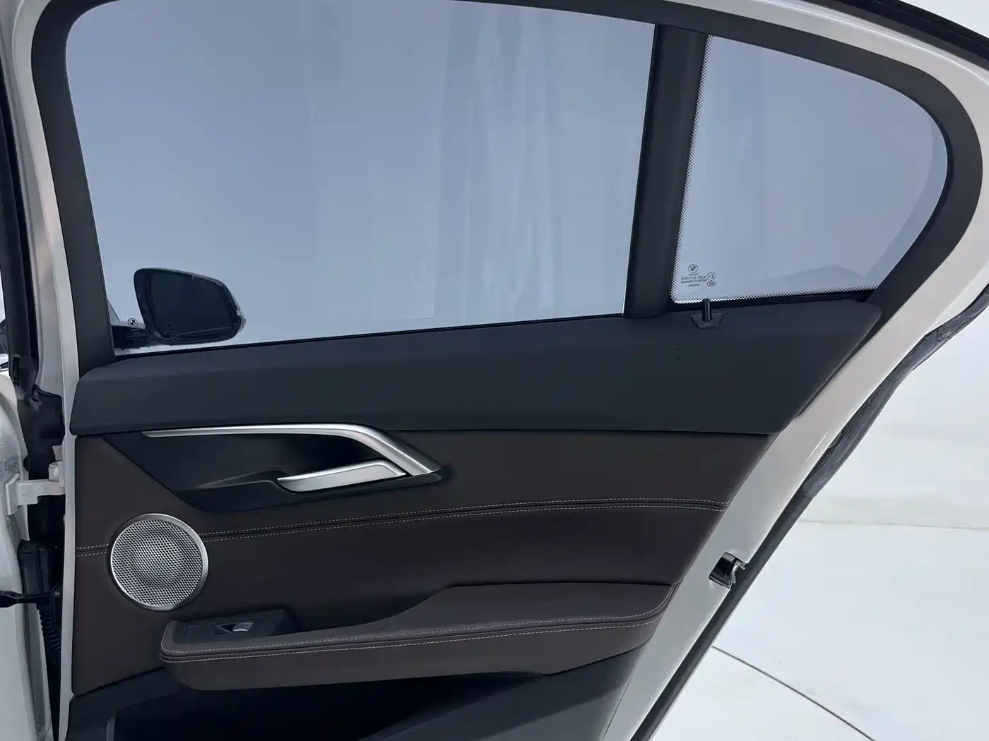 BMW 1 Series 2023 120i M Sport Shadow Edition фото 25