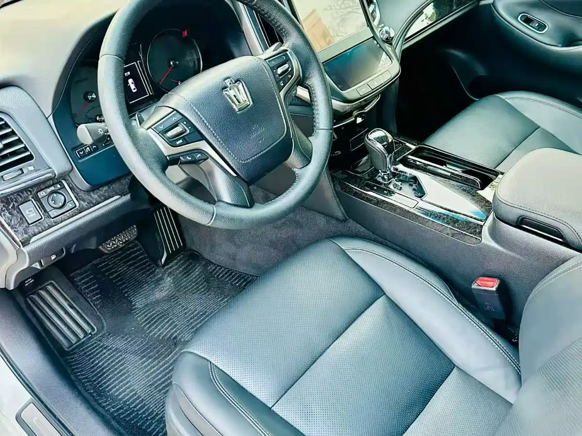 Toyota Crown 2018 2.0T Premium Edition фото 4