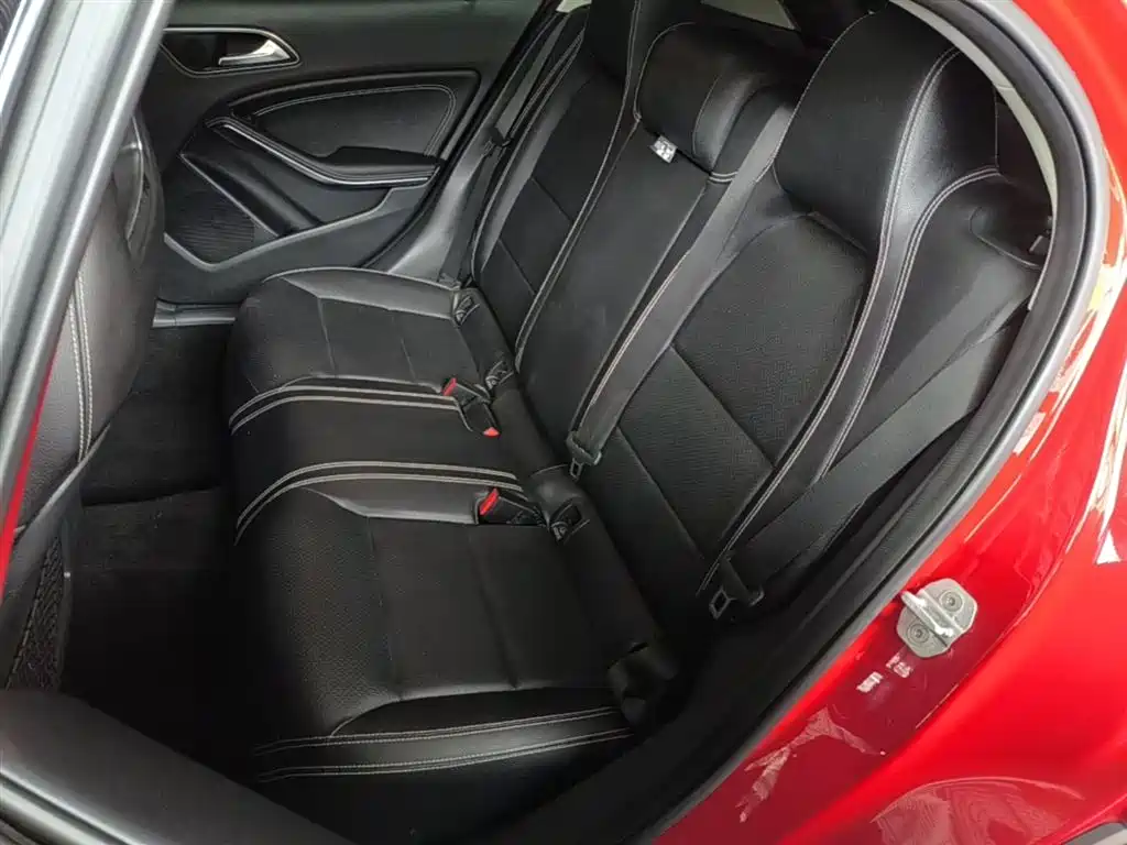 Mercedes-Benz GLA 2016 GLA 200 Dynamic фото 17