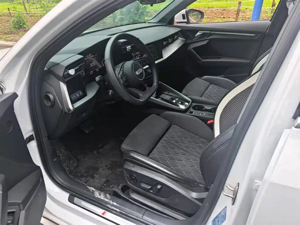 Audi A3 2023 Sportback 35 TFSI Luxury Sport фото 2