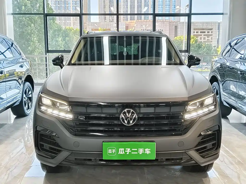 Volkswagen Touareg 2024 2023 3.0TSI R-Line Volcano Rock Paint Sport