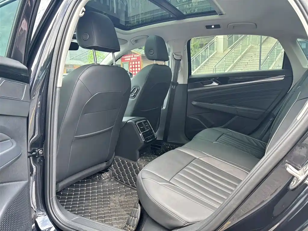 Volkswagen Passat 2023 Facelift 330TSI Starlight Elite Edition фото 6