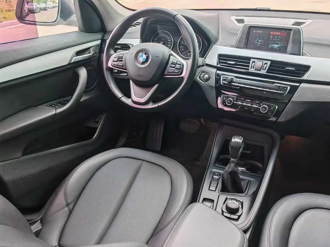 BMW X1 2018 sDrive20Li Leading Model фото 19