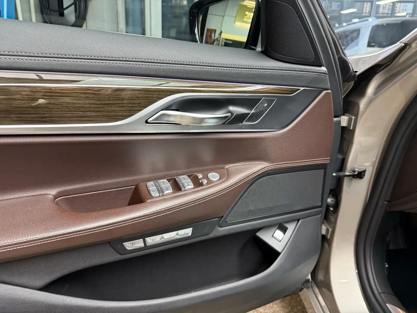 BMW 7 Series 2016 730Li Leading фото 14