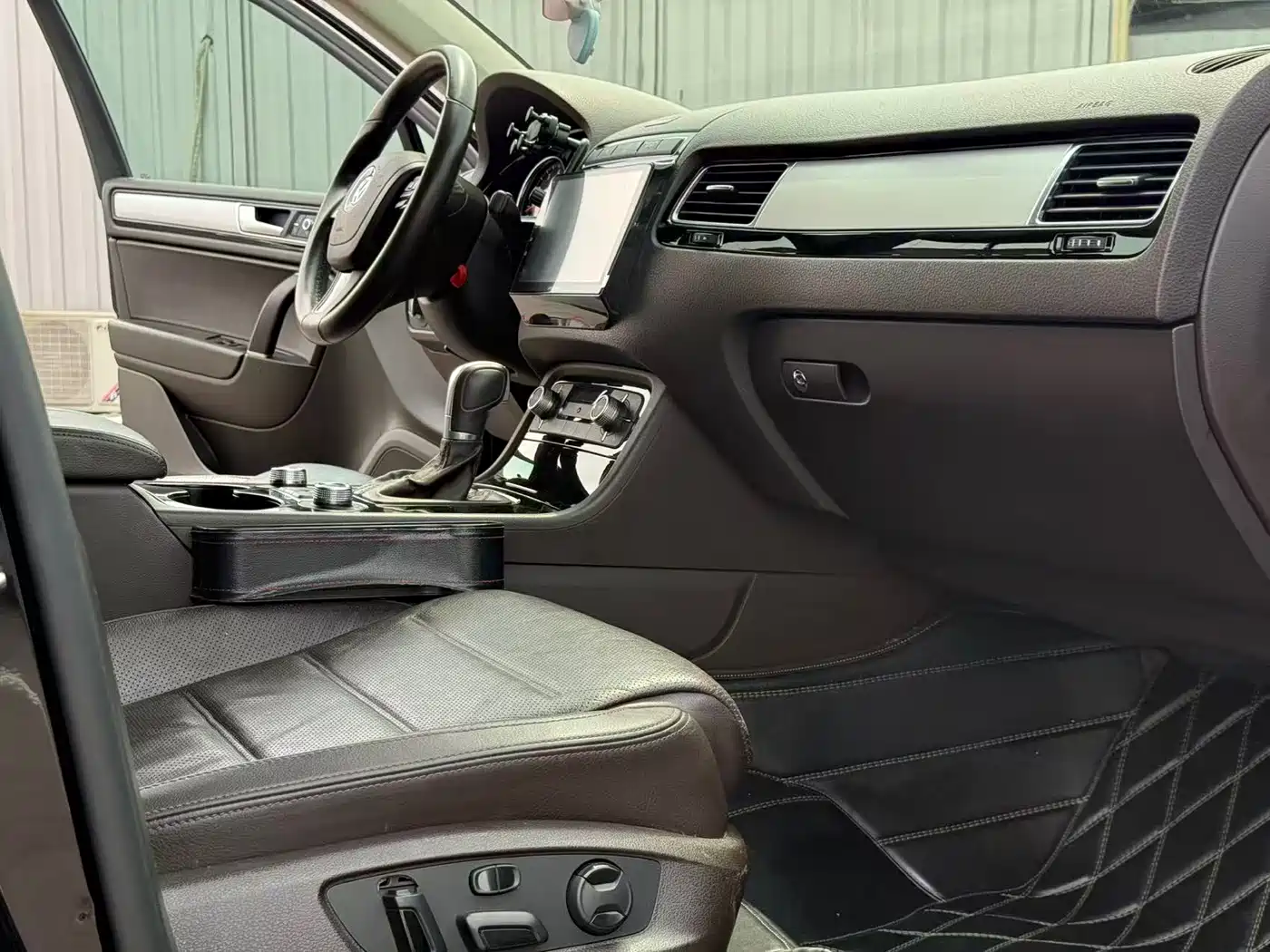 Volkswagen Touareg 2017 3.0TSI Explorer Edition фото 8