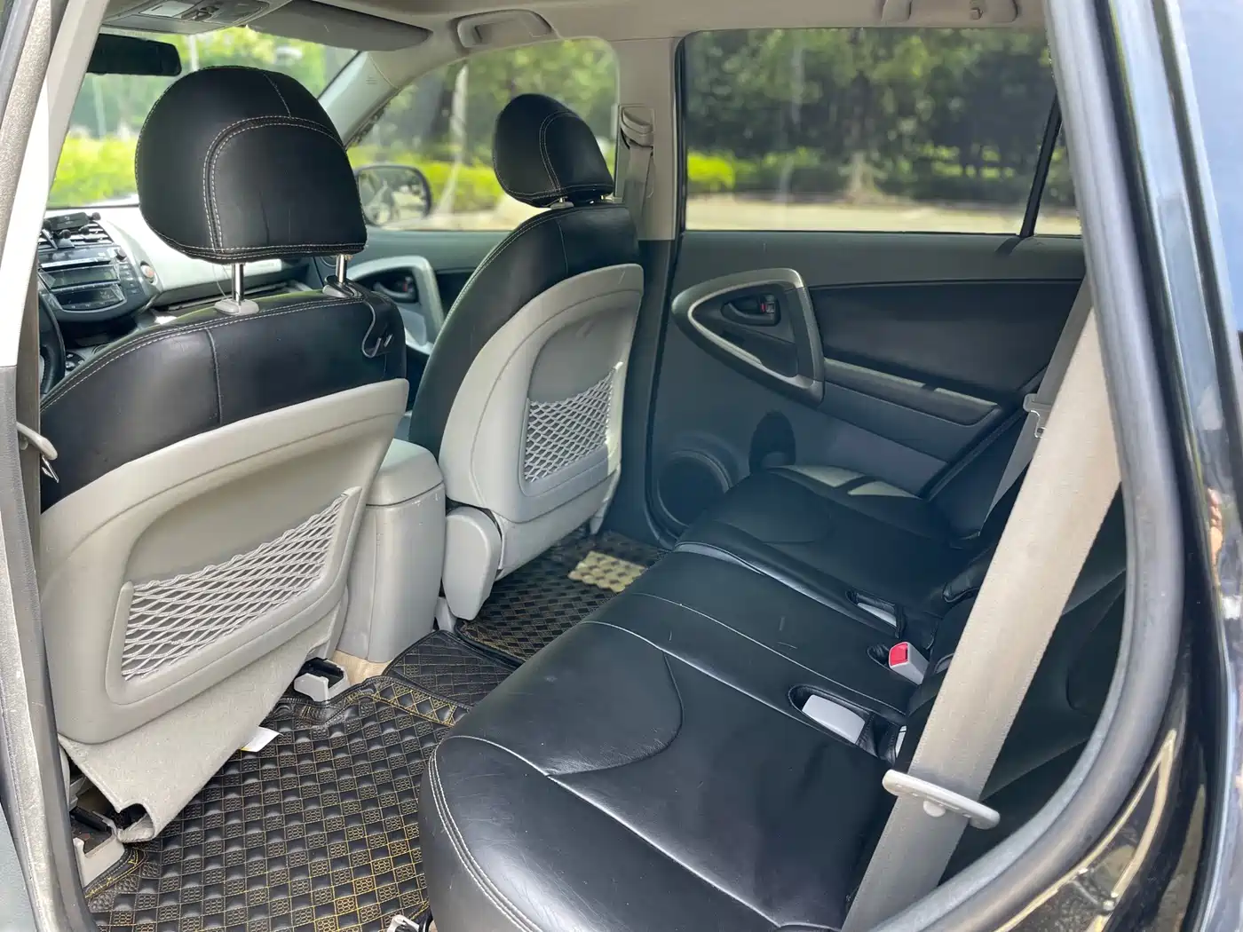 Toyota RAV4 Rongfang 2011 2.0L Automatic Luxury Edition фото 12