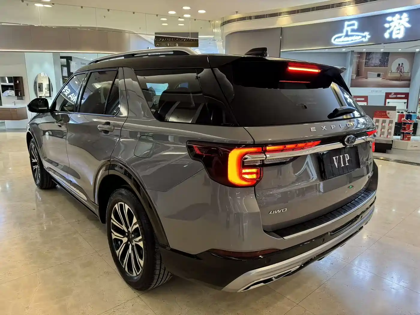 Ford Explorer 2024 2.3T EcoBoost AWD Titanium Edition 6-Seater фото 9