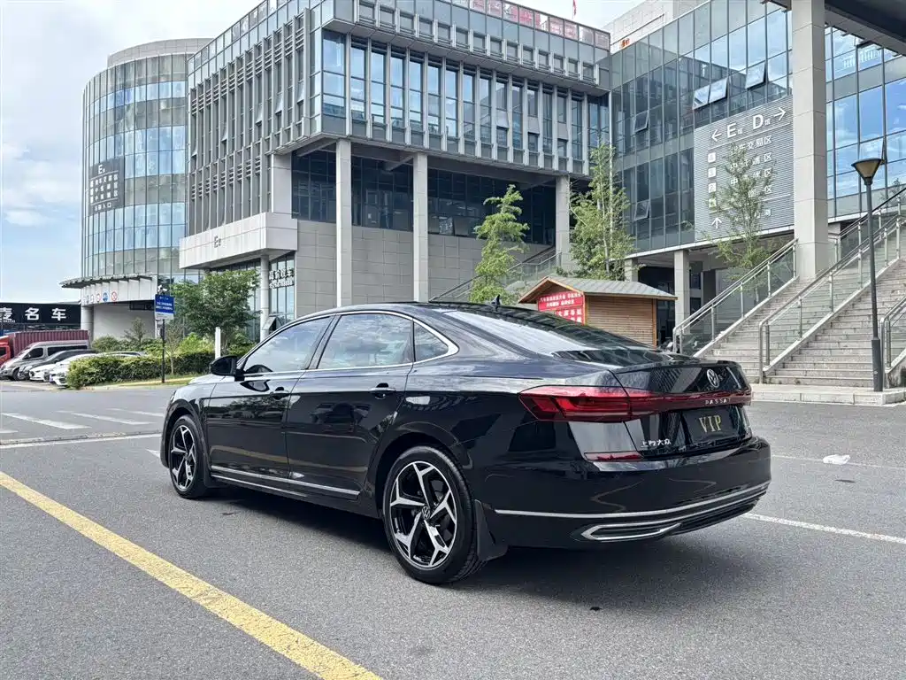 Volkswagen Passat 2023 Facelift 330TSI Starlight Elite Edition фото 7