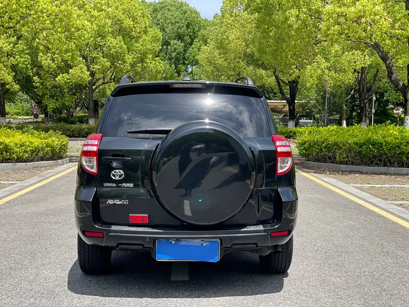 Toyota RAV4 Rongfang 2011 2.0L Automatic Luxury Edition фото 16