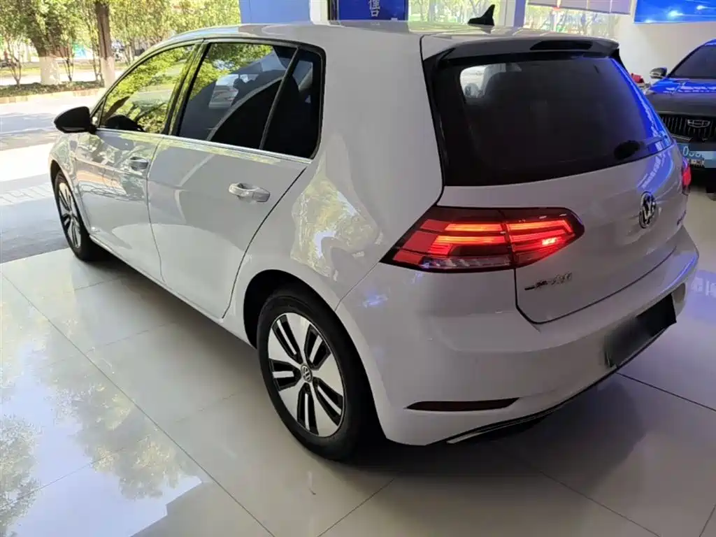 Volkswagen Golf Electric 2020 Chi фото 5