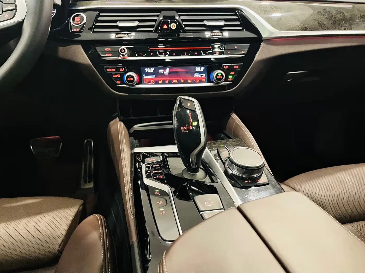 BMW 6 Series GT 2018 640i xDrive M Sport Package фото 9