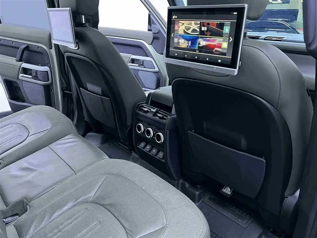 Land Rover Defender 2020 Model 110 P400 HSE фото 21