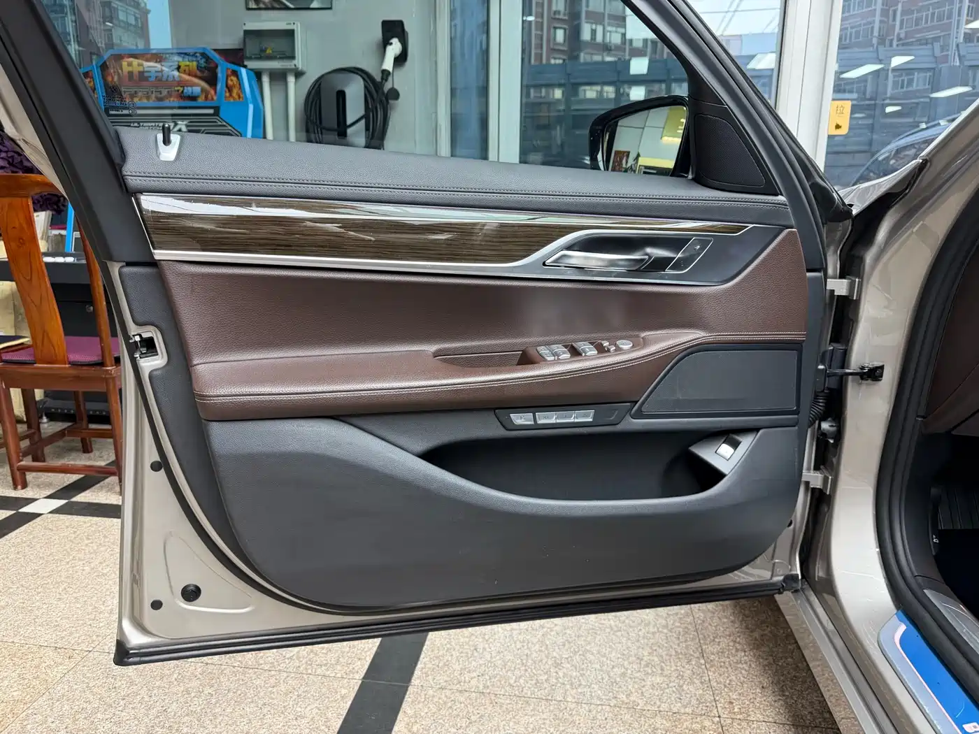 BMW 7 Series 2016 730Li Leading фото 11