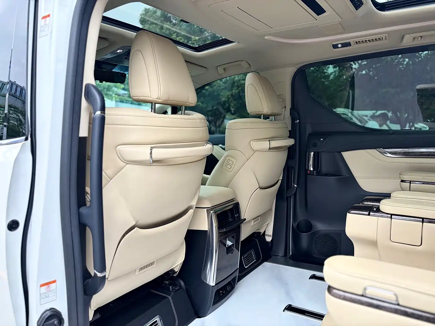 Toyota Alphard 2021 Hybrid 2.5L Premium фото 15
