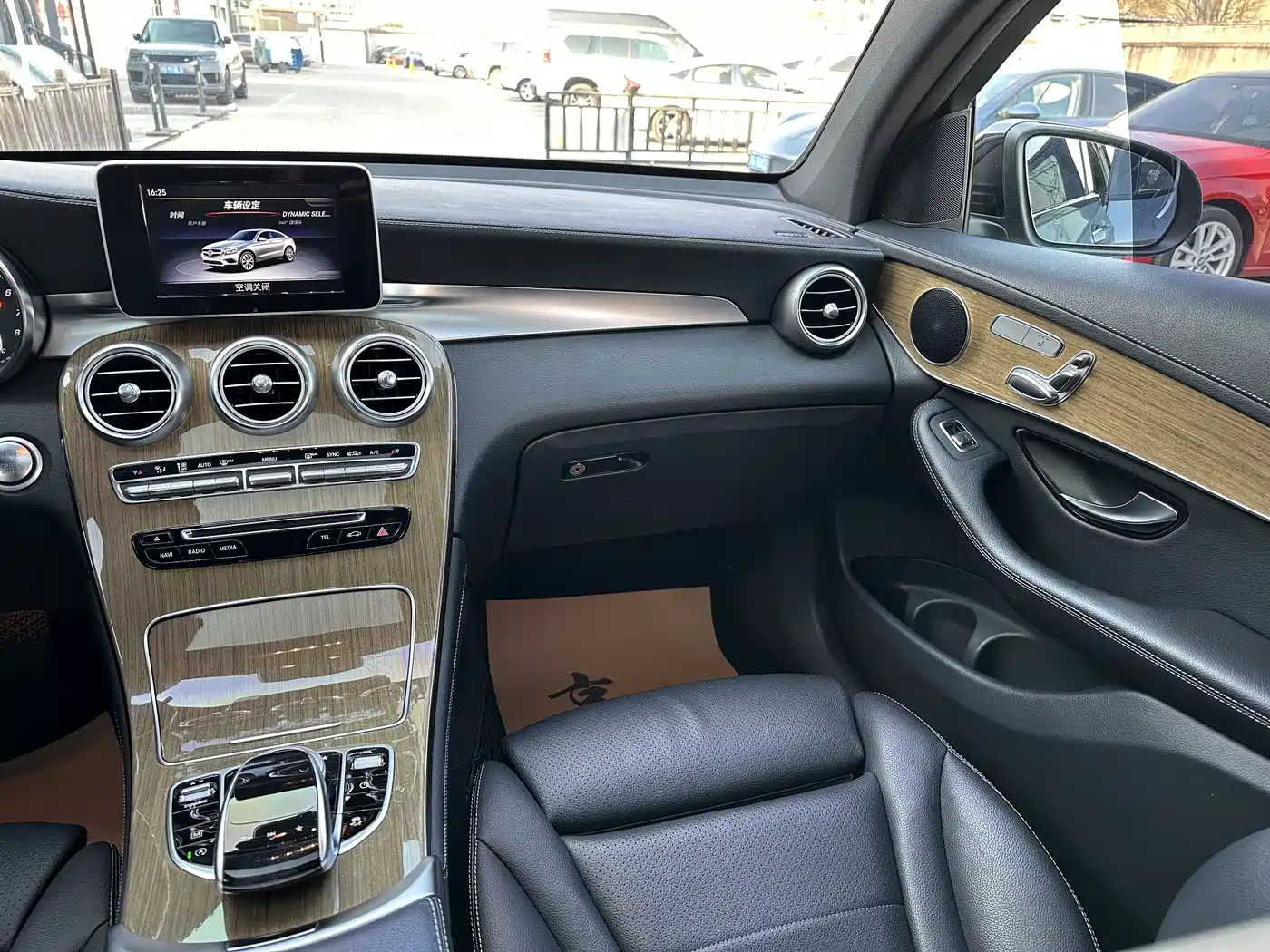 Mercedes-Benz GLC Coupe 2018 GLC 260 4MATIC Coupe SUV фото 17