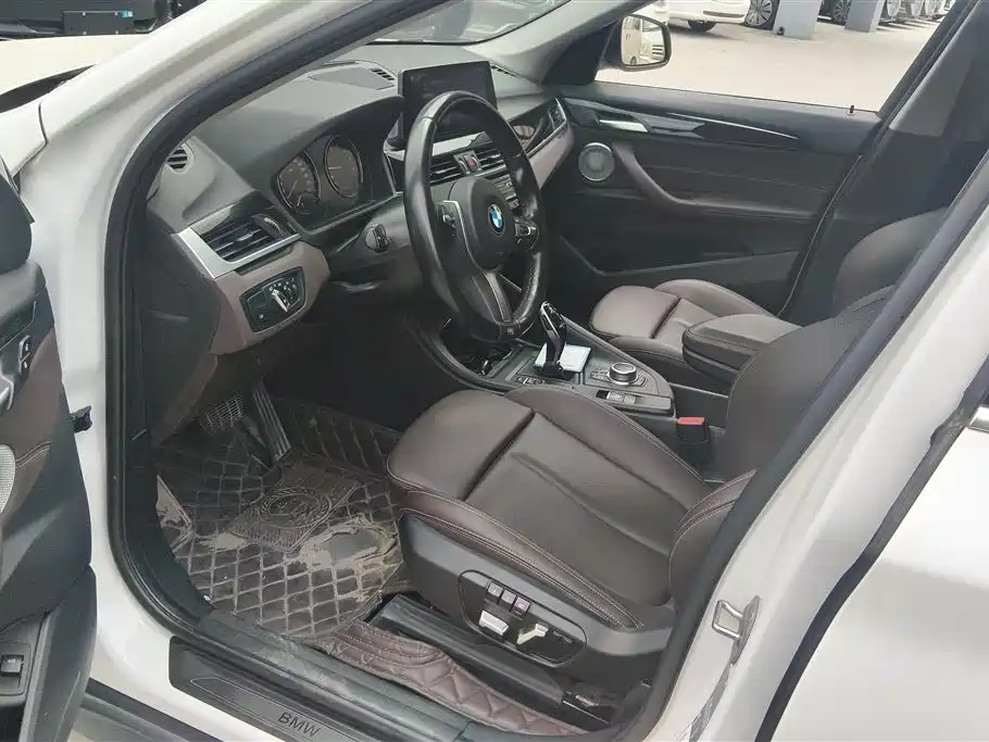 BMW X1 2022 sDrive25Li Leading фото 9