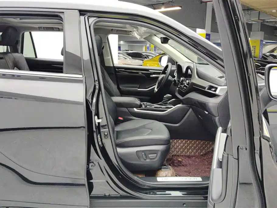 TOYOTA HIGHLANDER