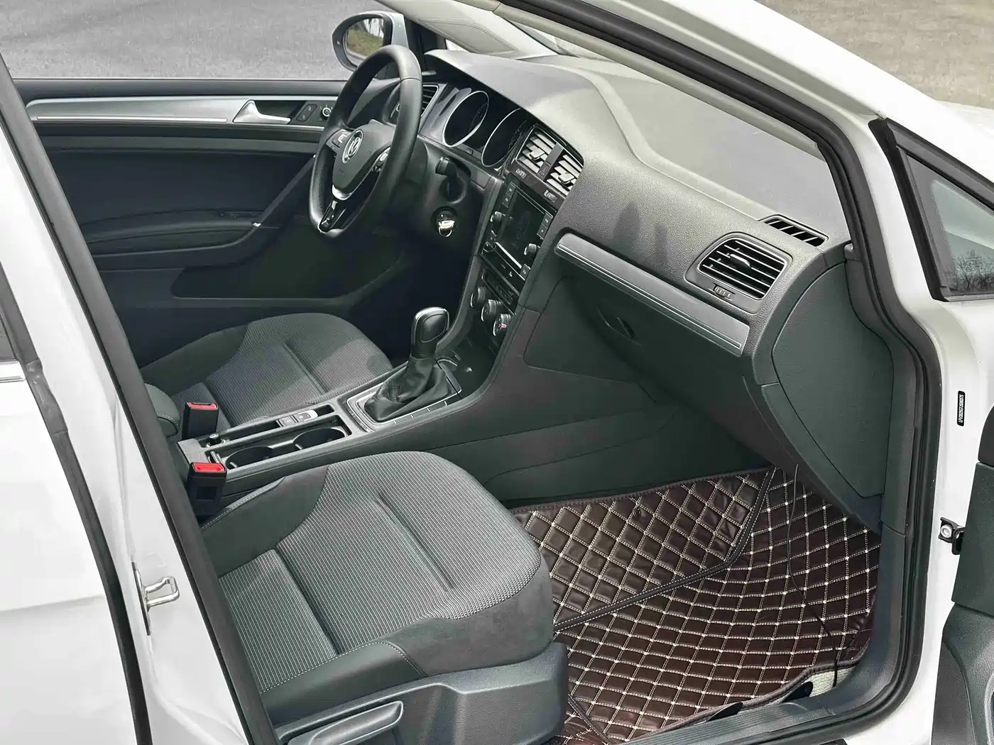 Volkswagen Golf 2018 1.6L Automatic Comfort фото 11