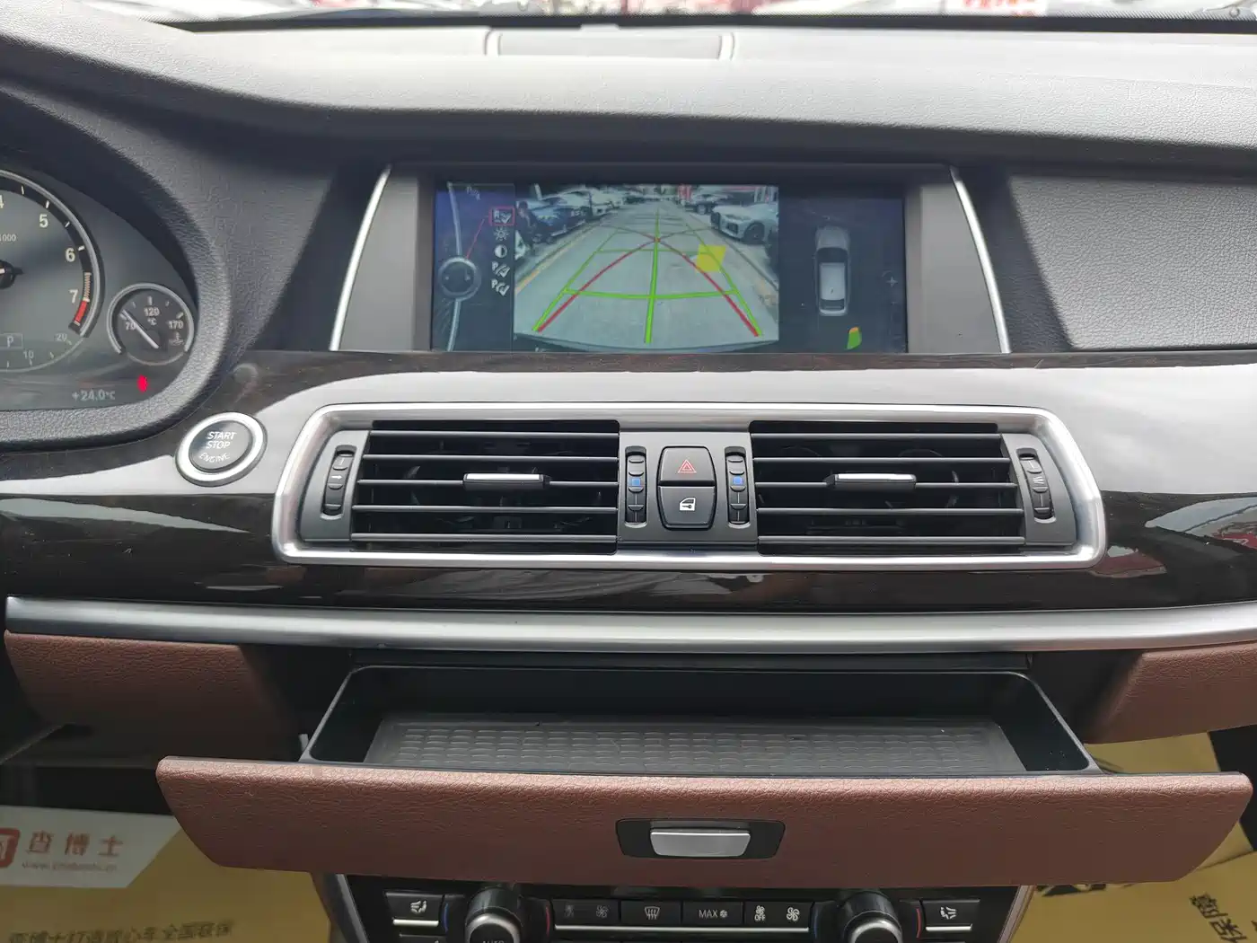 BMW 5 Series GT 2010 535i Leading Model фото 12