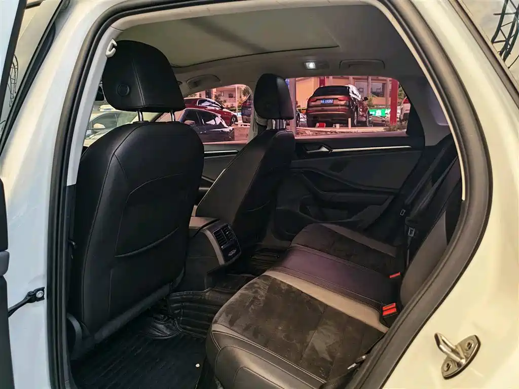 Фото 6 - Volkswagen Sagitar
