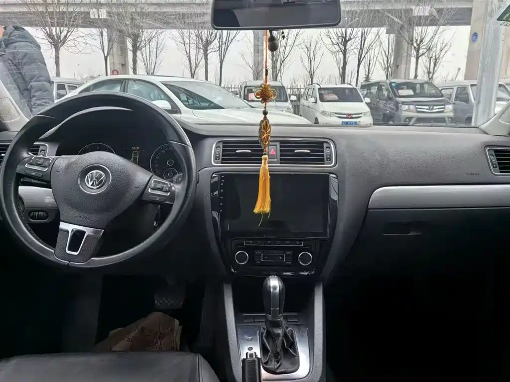 Volkswagen Sagitar 2012 1.4TSI Automatic Luxury фото 4