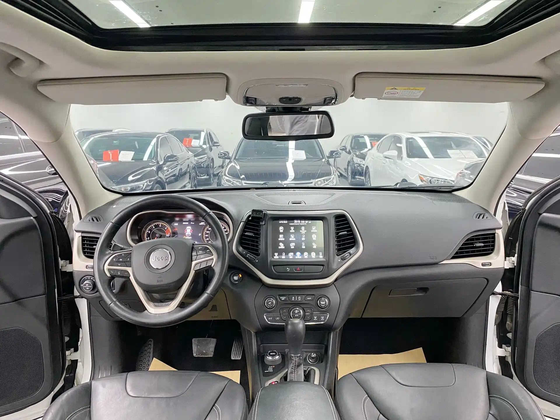 Фото 9 - Jeep Cherokee