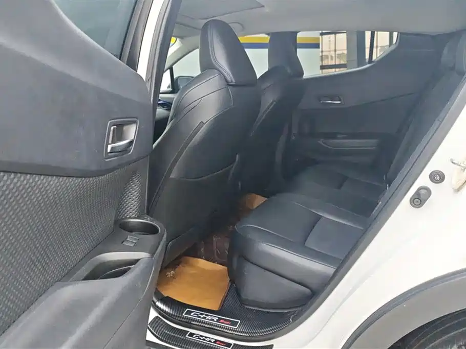 Toyota C-HR 2023 Model 2.0L Luxury Edition фото 11