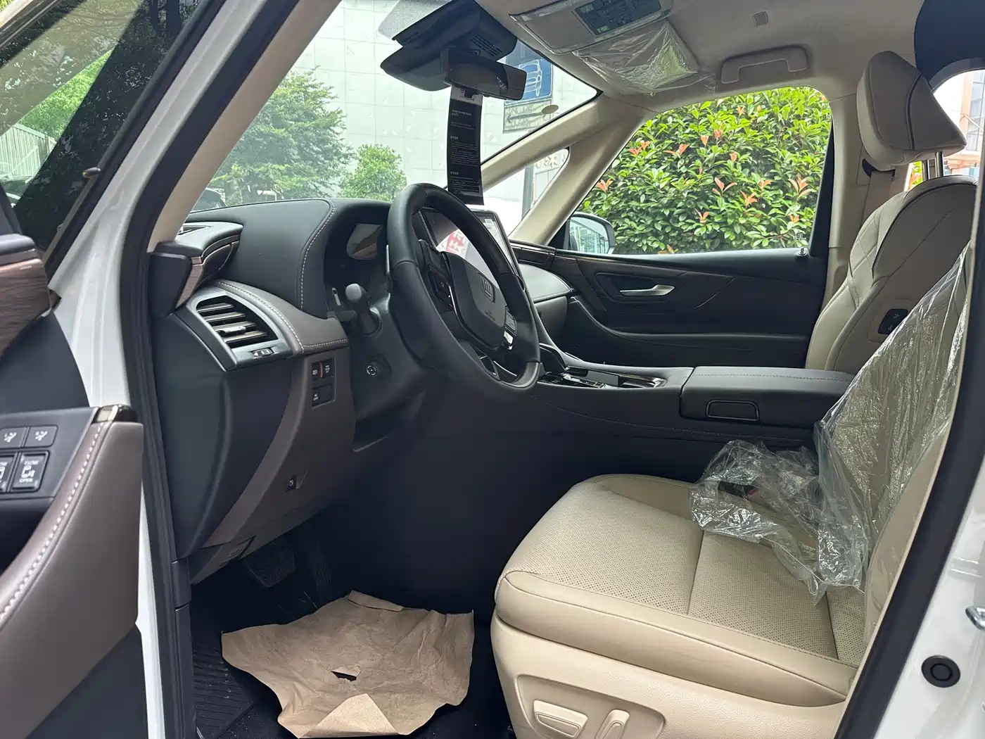 Toyota Vellfire 2025 Crown Hybrid 2.5L Ink Gold Executive Edition фото 6