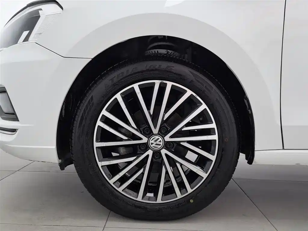 Volkswagen Jetta 2019 Dream Edition 1.5L Auto Comfort фото 17