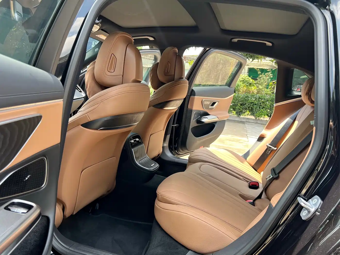 Mercedes-Benz E-Class 2026 E 260 L Classic Edition фото 6
