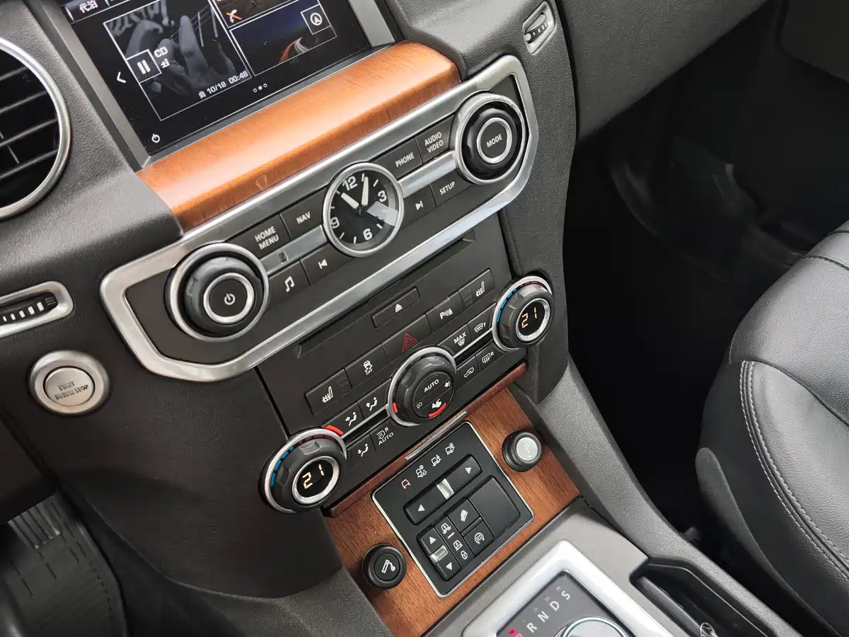 Land Rover Discovery 2015 3.0 SDV6 HSE Diesel фото 24