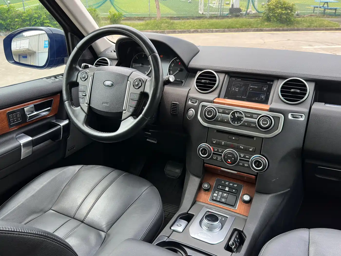 Land Rover Discovery 2015 3.0 SDV6 HSE Diesel фото 13