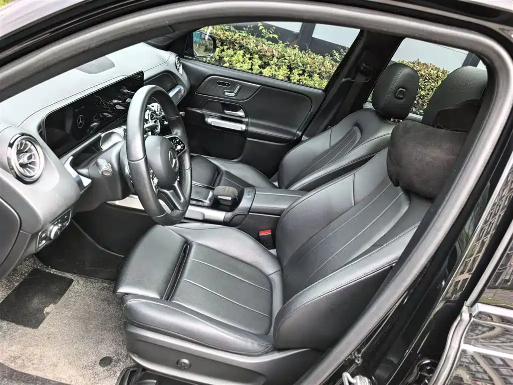 MERCEDES-BENZ GLB