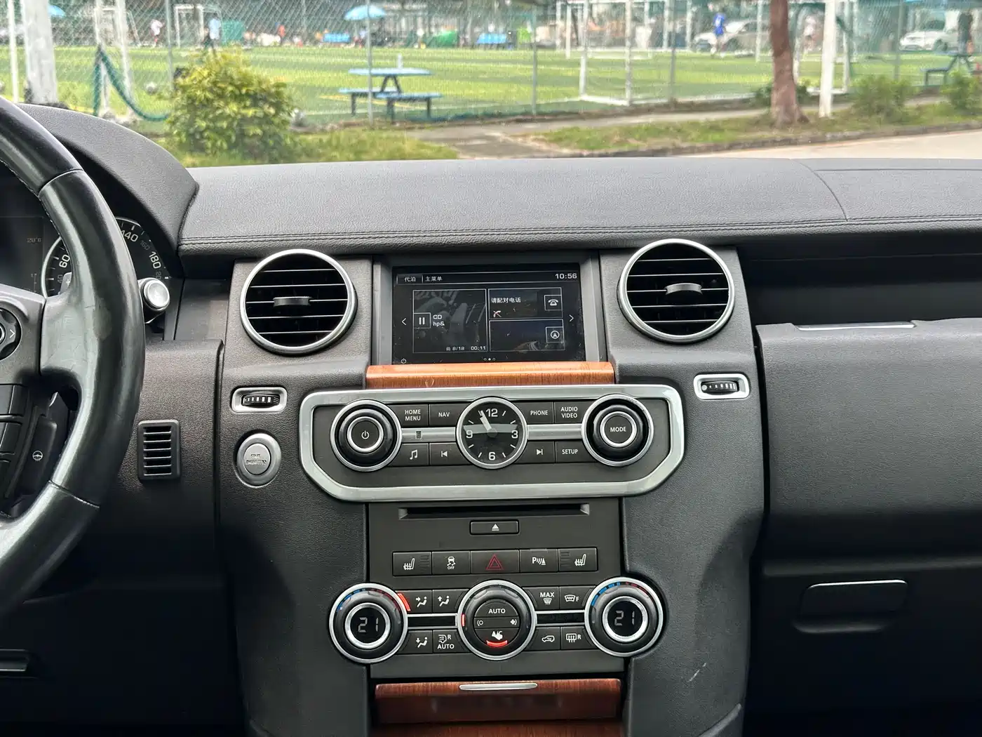 Land Rover Discovery 2015 3.0 SDV6 HSE Diesel фото 21