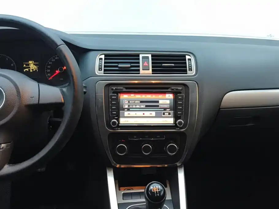 Volkswagen Sagitar 2014 Facelift 1.6L Manual Leading Version фото 13