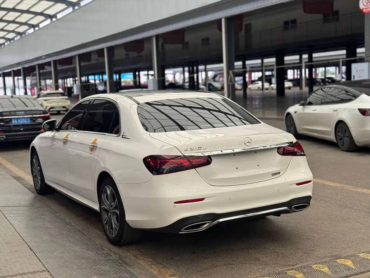 Mercedes-Benz E-Class 2023 E 300 L Sport Fashion фото 11