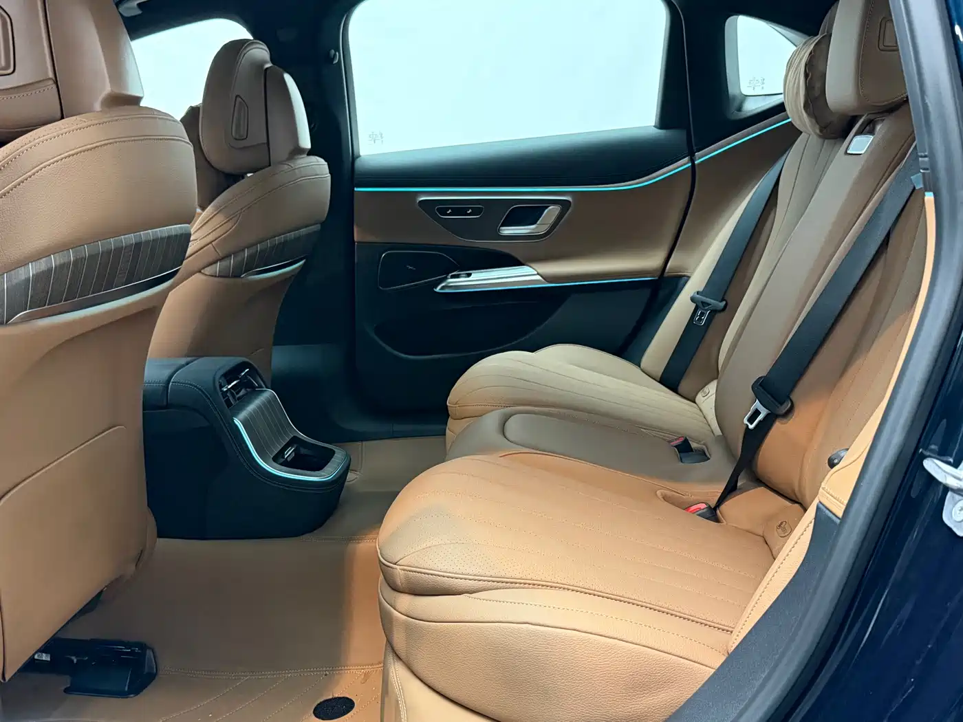 Mercedes-Benz E-Class New Energy 2024 E 350 e L Plug-in Hybrid Sports Sedan фото 7