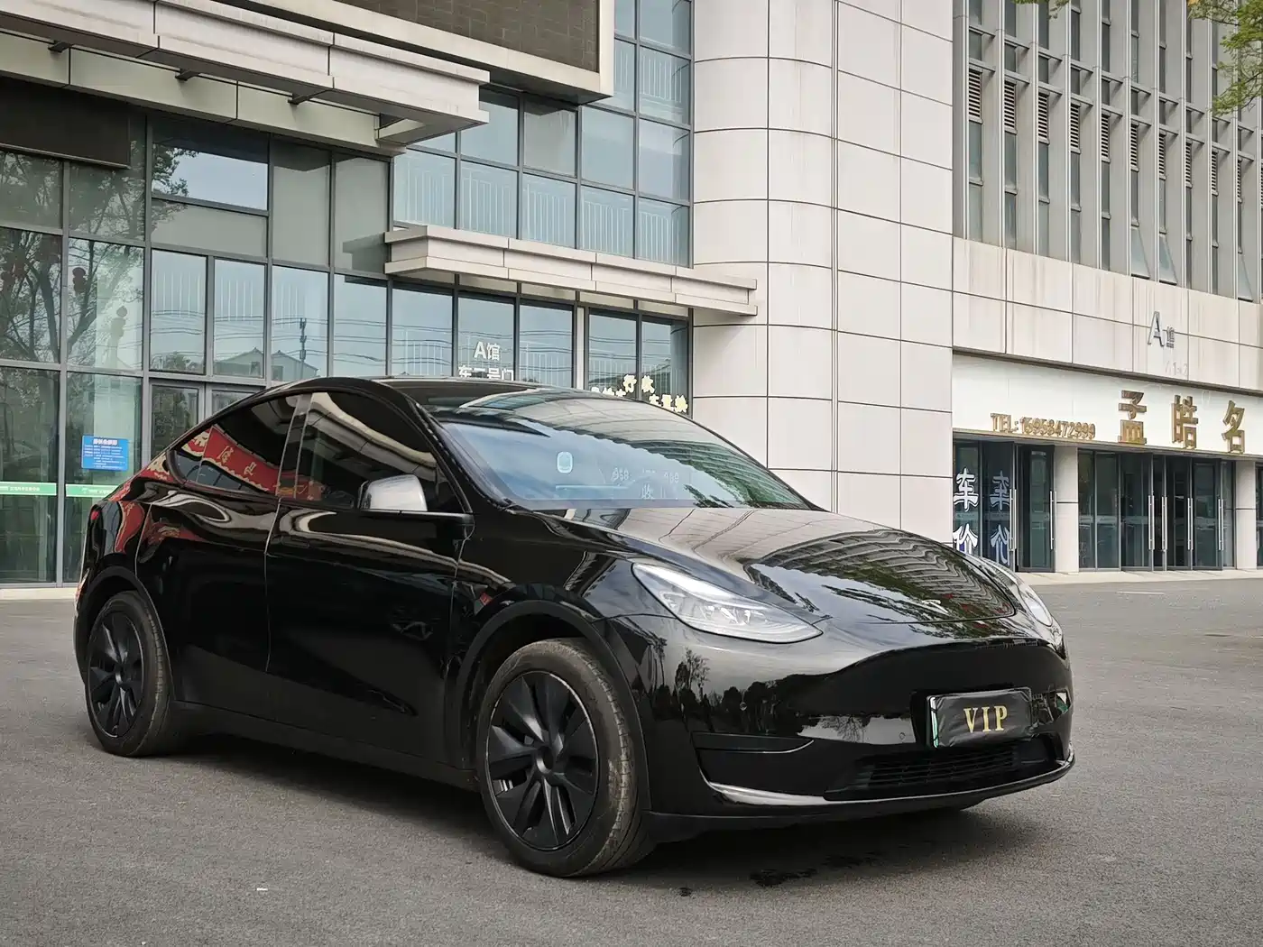 TESLA MODEL Y