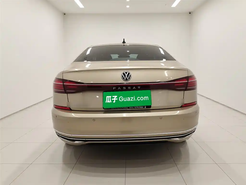 Volkswagen Passat 2022 330TSI Starlight Luxury Edition фото 3