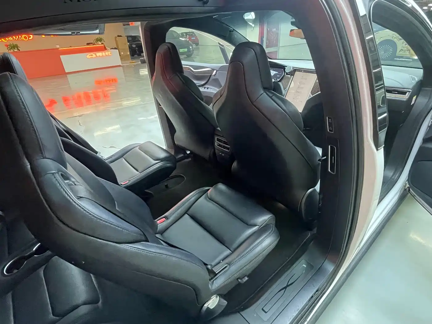 TESLA MODEL X